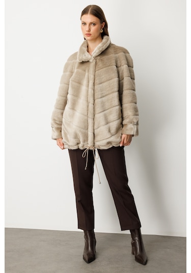 Ekol Kadın Büyük Beden Metal Aksesuarlı Peluş Kaban 6305 Vizon Vizon