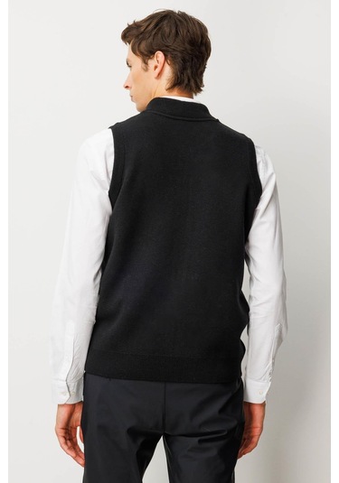 Erkek Hakim Yaka Göğsü Ve Cebi Keçe Yün Yelek Siyah Siyah