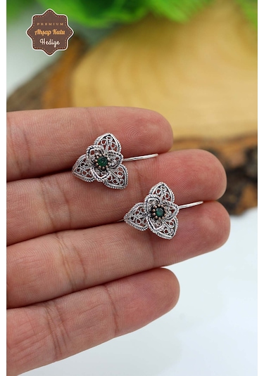 Zümrüt Taşlı Papatya Model Oksitli Telkari Kadın Gümüş Küpe