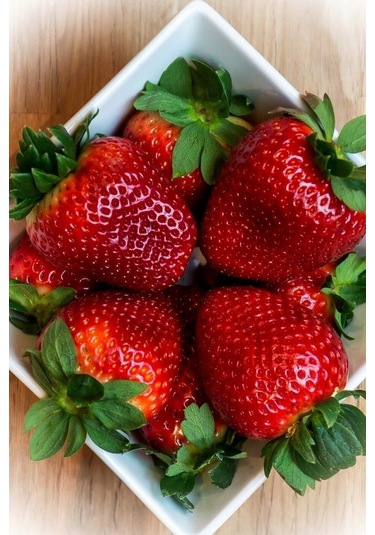 50 Adet Tohum Taze Çilek Tohumu Yerli Ata Çileği Tohumu Yediveren Yıllık Çilek Saksı Toprak Hediye