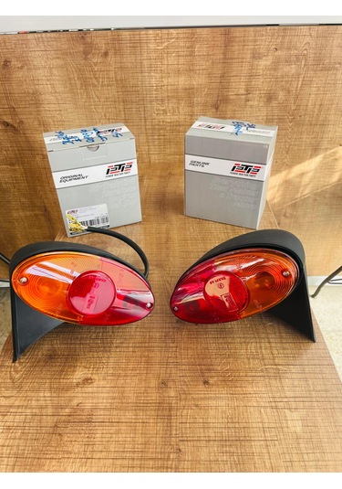 Massey Ferguson Tüm Traktörler Yarım Çamurluk Arka Stop Lambaları Ve Ayakları Takım