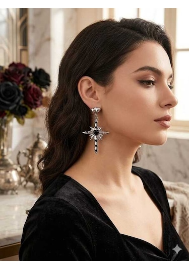 Dükkan Design Kalpli Gotik Haç Küpe Gümüş - Siyah