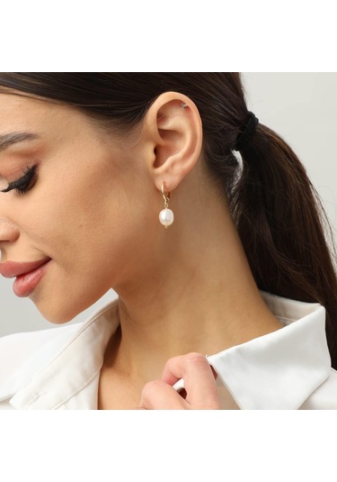 Altın Huggie Küçük Halka Küpeler Charm İle Kişiselleştirilmiş Yıl Gold