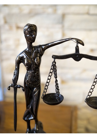 Adalet Heykeli Oksitli