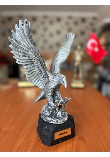 Siyah Beyazlı Taraftarlara Özel Kartal Figürü