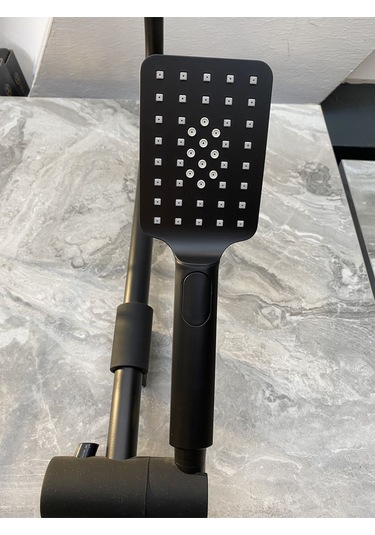 İsaoğlu Yapı Siyah Duş Sistemi Mat Siyah Büyük Kare Tepe Set Büyük El Duşu Duş Başlığı Pirinç Malzeme Siyah