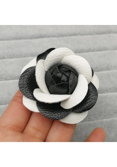 Lüks Siyah Beyaz Kumaş Kamelya Çiçek Broşu Kadın Büyük Gül B White- Pu 6cm Beyaz Çok Renkli
