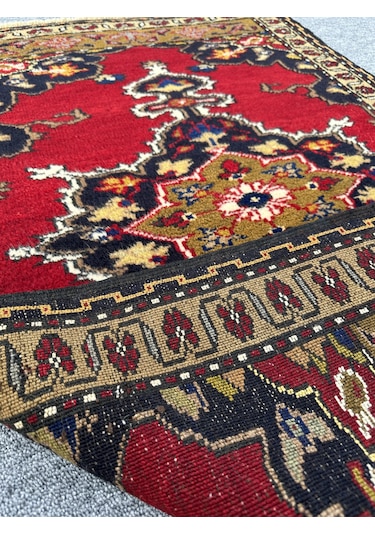 Burak Halı El Dokuma Kırmızı 88 x 142  CM %100 Yün Kök Boya Yörük Halısı