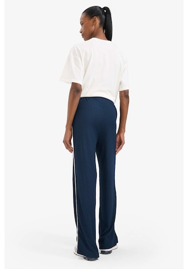 DeFactoFit NBA Los Angeles Lakers Wide Leg Cepli Geniş Paça Standart Boy Krinkıl İnce Sporcu Pantolon E3621AX25SMNV94 DeFactoFit NBA Los Angeles Lakers Wide Leg Cepli Geniş Paça Standart Boy Krinkıl İnce Sporcu Pantolon E3621AX25SMNV94