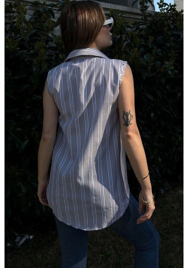 Kadın Anrasit Çizgili, Dokulu Yazlık Kumaş, Yarım Patlı, Sıfır Kollu Bluz Siyah