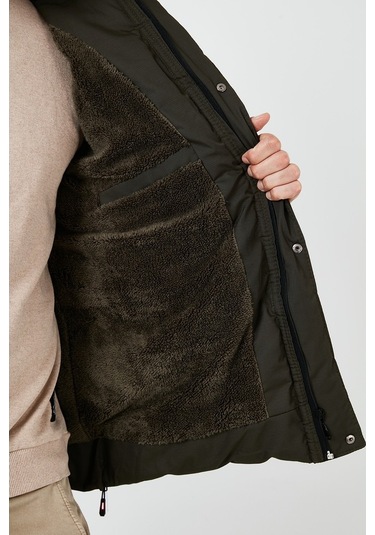 Buratti Slim Fit Suni Kürklü Peluş Astarlı Çıkarılabilir Kapüşonlu Şişme Erkek Mont 5761080 B Haki Buratti Slim Fit Suni Kürklü Peluş Astarlı Çıkarılabilir Kapüşonlu Şişme Erkek Mont 5761080 B Haki