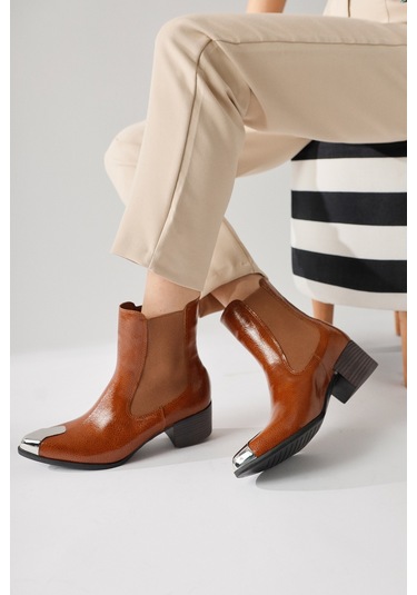 Heda Taba Kırışık Rugan Sivri Burunlu Metal Detaylı Bot 001