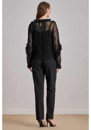 Düz Kesim Siyah Dantel Bluz Siyah