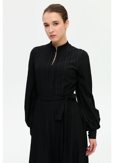 Kolye Detaylı Kloş Elbise Siyah Siyah