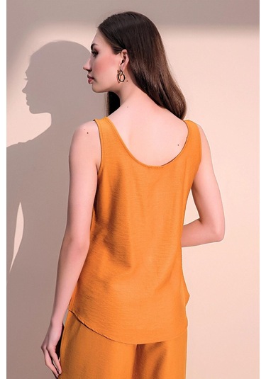 Kadın Hardal Kalın Askılı Keten Bluz, Yuvarlak Yaka Ve Düğmeli Kolsuz Gömlek Atlet HARDAL