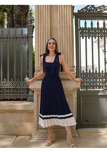 Styleboom X Peraluna Kelly Dress Askılı Bağlama Detaylı Rahat Kesim Midi Boy Yazlık Kadın Triko Elbise Lacivert