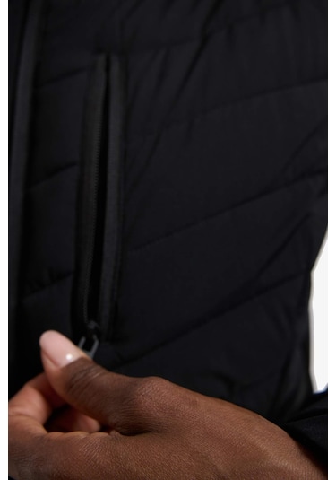 Defacto Defactofit Su İtici Regular Fit Kapüşonlu Fermuarlı Cepli Mont C8141ax25wnbk81 Siyah-bk81 Defacto Defactofit Su İtici Regular Fit Kapüşonlu Fermuarlı Cepli Mont C8141ax25wnbk81 Siyah-bk81