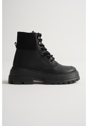 Kalın Eva Taban Boğazı Lastikli Bağcıklı Kadın Siyah Bot Tbgzgn505 Siyah