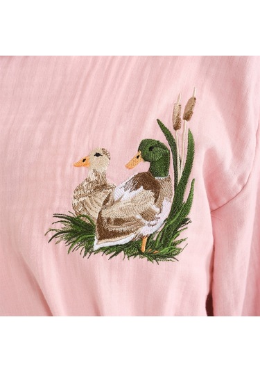 Ördek Nakışlı Kısa Kapüşonlu Müslin Kadın Bornoz-Pembe