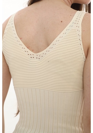 Monox Kadın Bluz V Yaka Gofre Nakışlı Yazlık Triko Atlet Bej