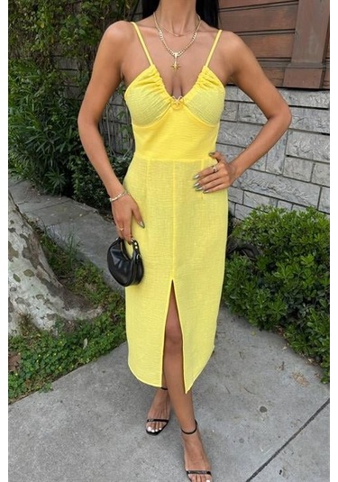 Göğsü Aksesuarlı Önü Yırtmaçlı Elbise 2899 Altın