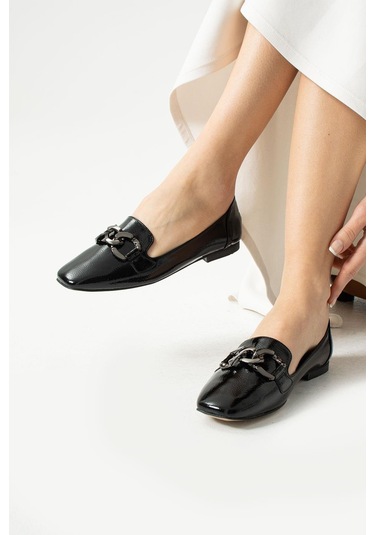 Kadın Siyah Kırışık Rugan Zincir Aksesuarlı Günlük Babet Siyah