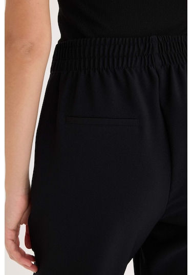 DeFacto Carrot Fit Havuç Kalıp Kumaş Pantolon Basic Düz Cepli Yüksek Bel Düz Paça B1238AX25SPBK81