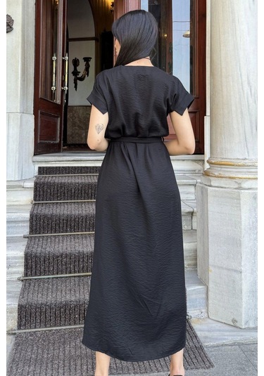 Siyah V Yaka, Kısa Kol, Airobin Kumaş, Omuz Detaylı, Kemerli/kuşaklı, Önden Yırtmaçlı Maxi Elbise Siyah