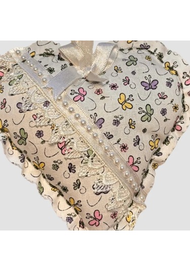 Uretti - Gamze 4416 - El Yapımı Kalpli İnci Dantelli Lavanta Tanecikli Kese 15cm - Beyaz