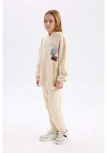DeFacto Kız Çocuk 2'li Takım Bisiklet Yaka Baskılı Sweatshirt Beli Lastikli Jogger Eşofman Altı D4057A824WNER42 Ekru DeFacto Kız Çocuk 2'li Takım Bisiklet Yaka Baskılı Sweatshirt Beli Lastikli Jogger Eşofman Altı D4057A824WNER42 Ekru