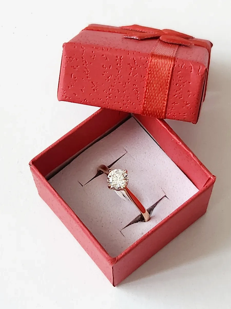 Xuping Korkunç Olmayan Altın Kaplama İnce Taşlı Nişan Yüzüğü 182088336 Diğer