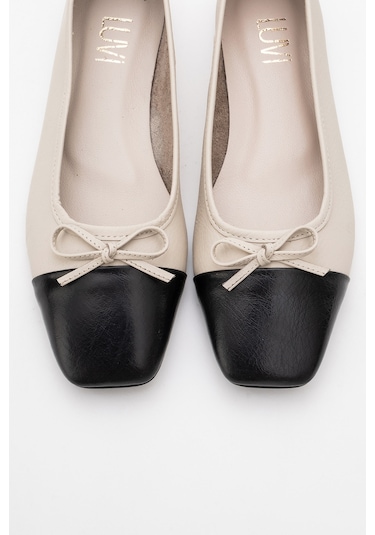 Romy Ekru-siyah Cilt Hakiki Deri Küt Burunlu Fiyonklu Kadın Babet Ayakkabı Siyah - Ekru