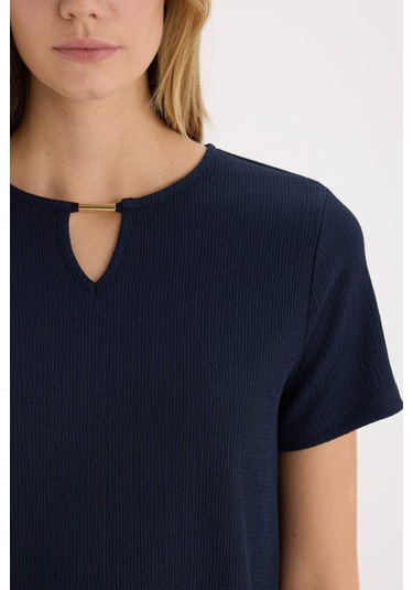 DeFacto Regular Fit Apaş Yaka Basic Düz Bürümcük Kısa Kollu Tişört E0325AX25SPNV135 DeFacto Regular Fit Apaş Yaka Basic Düz Bürümcük Kısa Kollu Tişört E0325AX25SPNV135