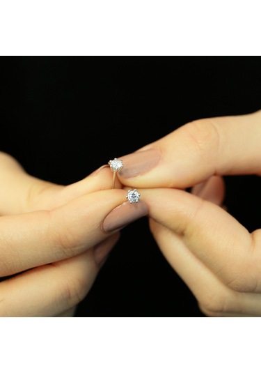 Lova 0.28 Karat Pırlanta Tektaş Küpe - 3030013