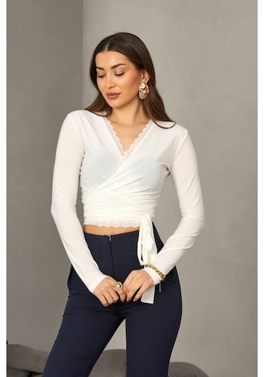 Kadın Dantel Detaylı Kruvaze Bağlamalı Crop Bluz Ekru
