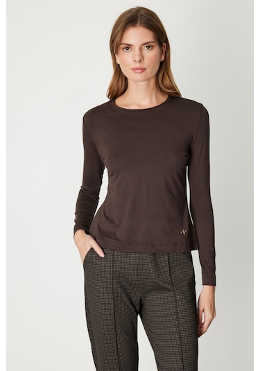 On Kadın Metal Aksesuarlı Sıfır Yaka Basic Bluz 61303 Kahverengi Kahverengi