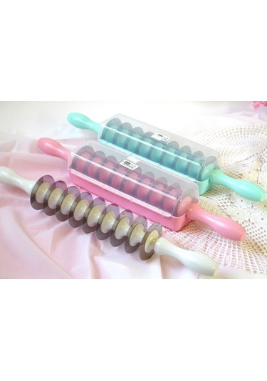 Mantı Kesme Merdanesi 9 Bıçaklı Pratik Mantı Kesme Aleti