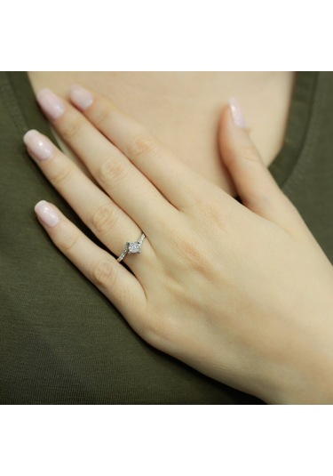 Lova 0,30 Karat Tektaş Görünümlü Pırlanta Yüzük - 1020174