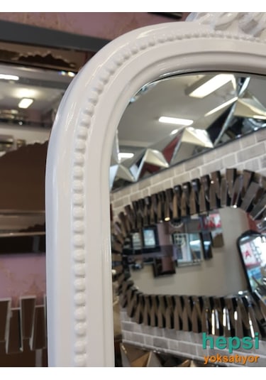 Matmazel Model Beyaz Renk Varaklı Ayaklı Boy Aynası