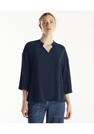 Yargıcı Yaka Detaylı Bluz Lacivert