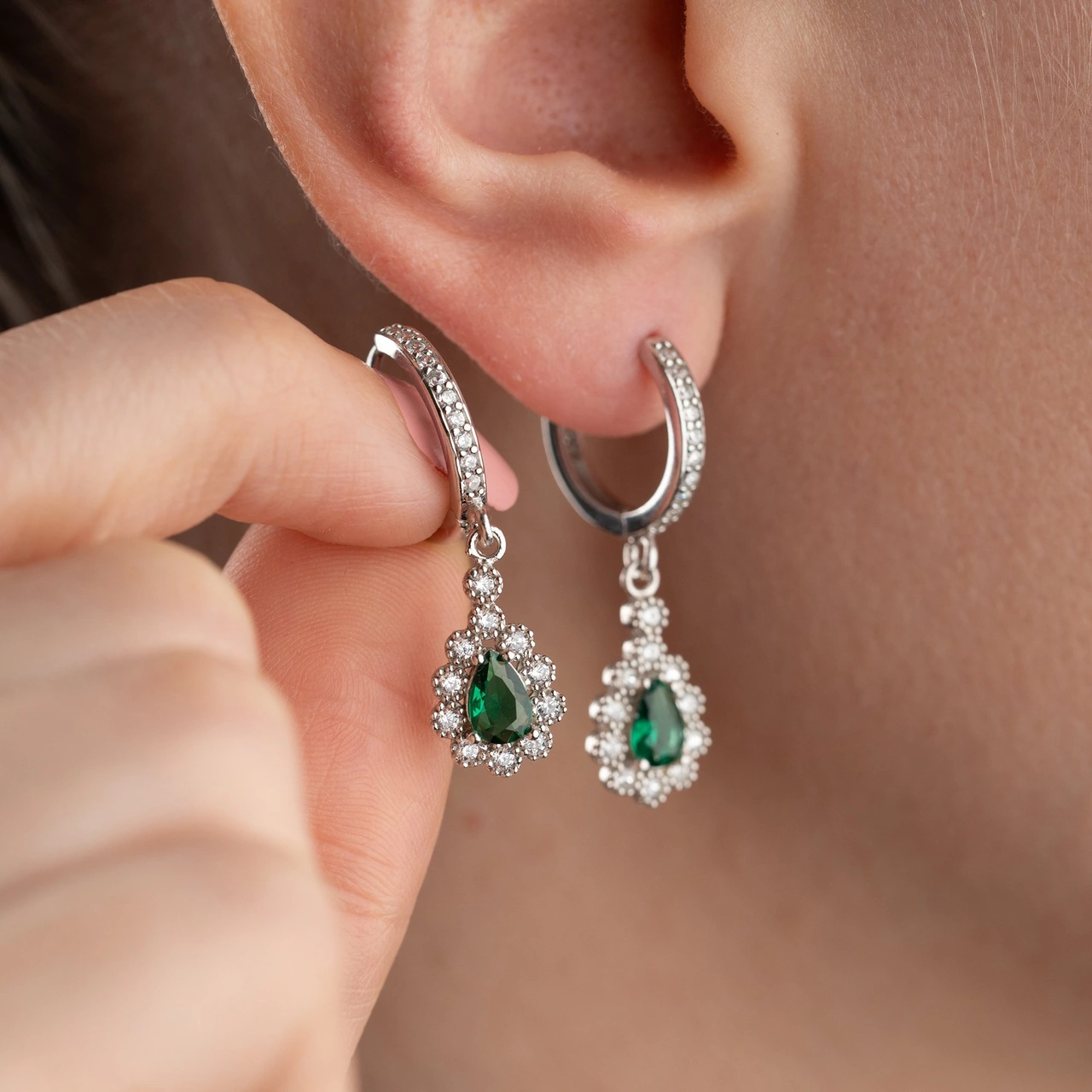 925 Ayar Gümüş Yeşil Damla Taşlı Küpe Gümüş