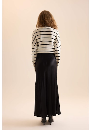 DeFacto A Kesim Normal Bel Saten Maxi Etek D6930AXNSBK81 Siyah