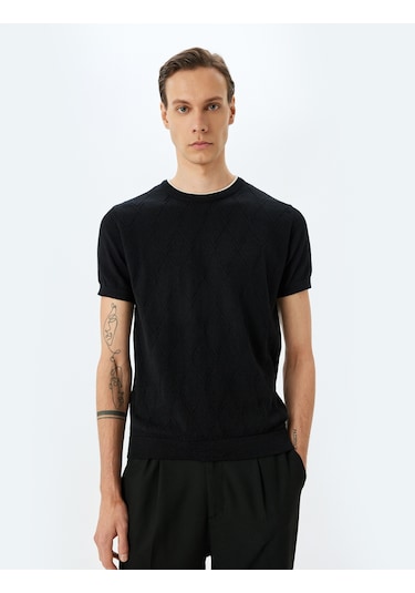 Koton Regular Fit Geometrik Dokulu Kısa Kollu Pamuklu Triko Kazak Siyah 5sam70010ht Siyah Koton Regular Fit Geometrik Dokulu Kısa Kollu Pamuklu Triko Kazak Siyah 5sam70010ht Siyah