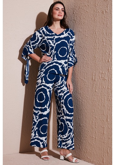 Lela Desenli Regular Fit Truvakar Kol V Yaka Alt-Üst Bayan Takım 5865357 Lacivert