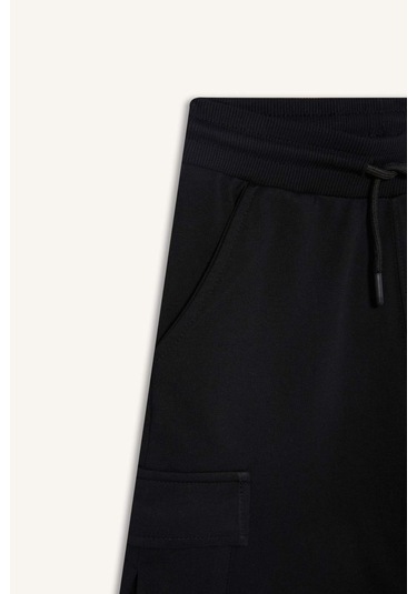 DeFacto Erkek Çocuk Beli Lastikli Kargo Cepli Şort B5868A825HSBK27