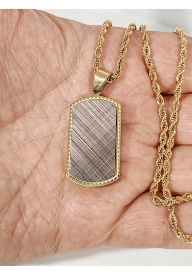 Gold Künye Tasarımlı Dokulu Çelik Kolye - Modern Ve Karizmatik Stil Beyaz