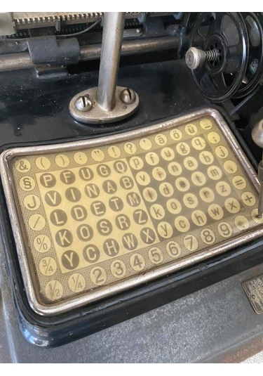 Aeg Mignon Antika Daktilo - Koleksiyonluk Metal Kasalı Daktilo No