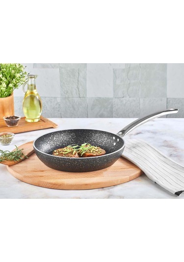 Granit Tava 20 Cm Kahramanlar Siyah