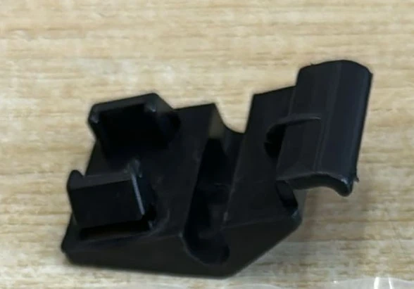 Kaput Dayama Klipsi Büyük Kangoo 7703077439 5 Adet