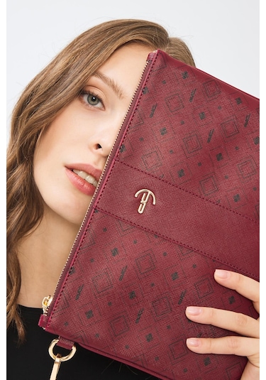 Deri Company Kadın Basic Clutch Çanta Monogram Desenli Şeritli Logolu Bordo 214002 Bordo - Siyah